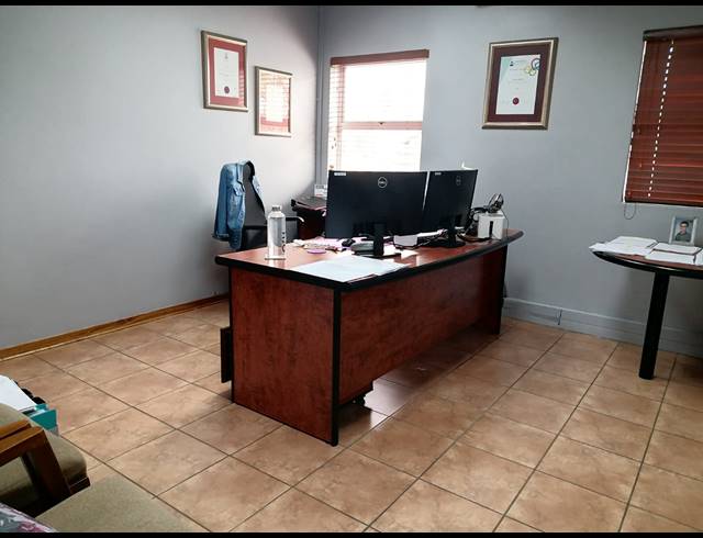 436M² OFFICE FOR SALE IN RUSTENBURG CENTRAL